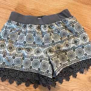 Matilda Jane shorts. Size 16‎